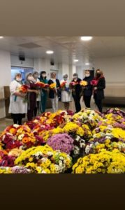 Врачам онкодиспансера вручили прекрасные букеты